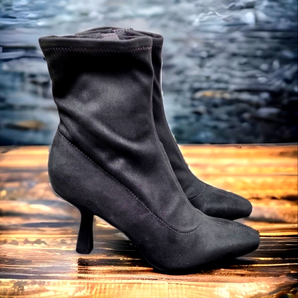 Melrose and Market Finley Stretch Bootie sz 9